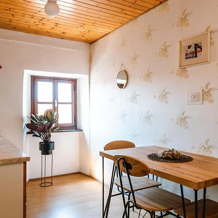 Apartment Valetovi Stanjel Ngoại thất bức ảnh