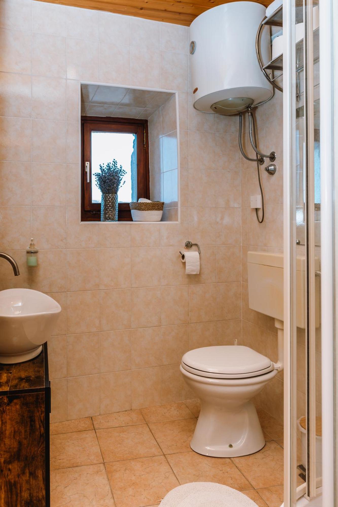 Apartment Valetovi Stanjel Ngoại thất bức ảnh