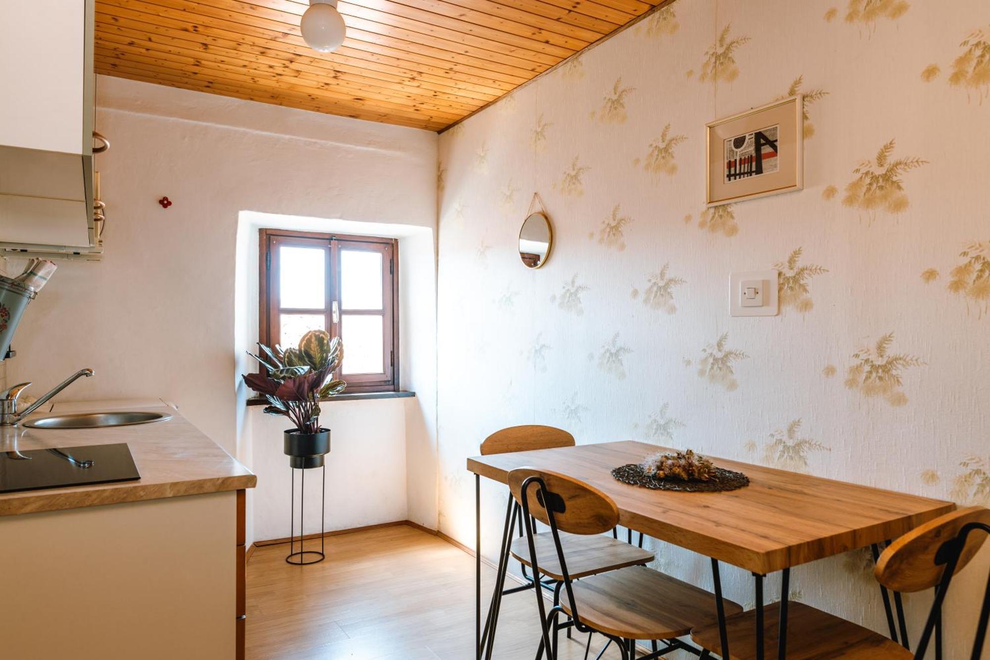 Apartment Valetovi Stanjel Ngoại thất bức ảnh