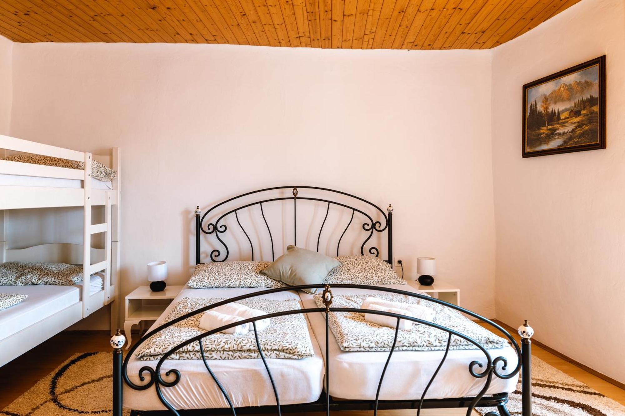 Apartment Valetovi Stanjel Ngoại thất bức ảnh