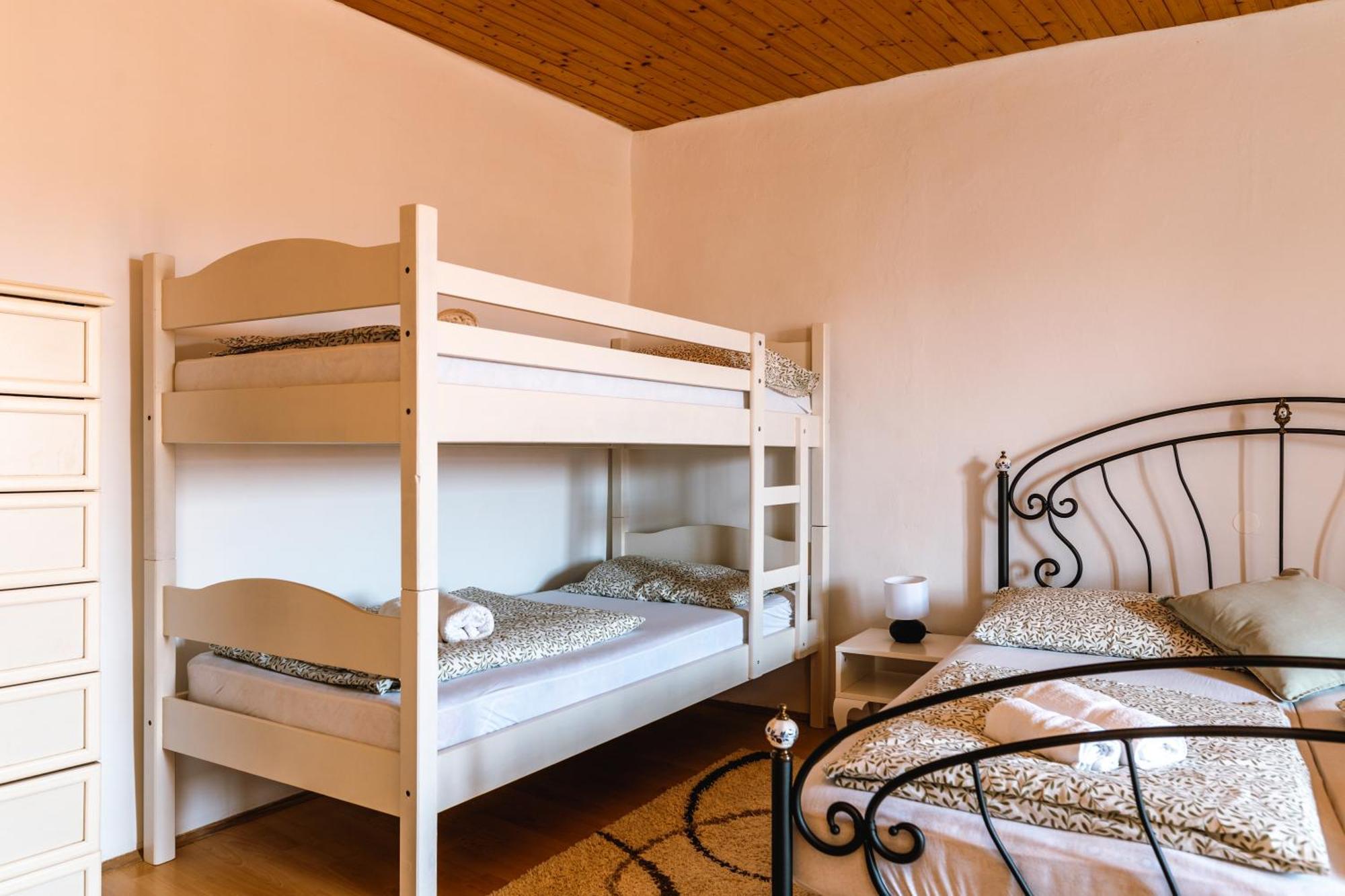 Apartment Valetovi Stanjel Ngoại thất bức ảnh