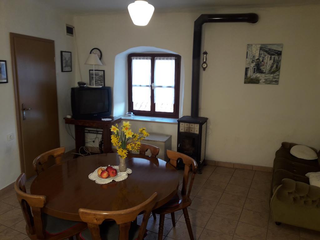 Apartment Valetovi Stanjel Ngoại thất bức ảnh