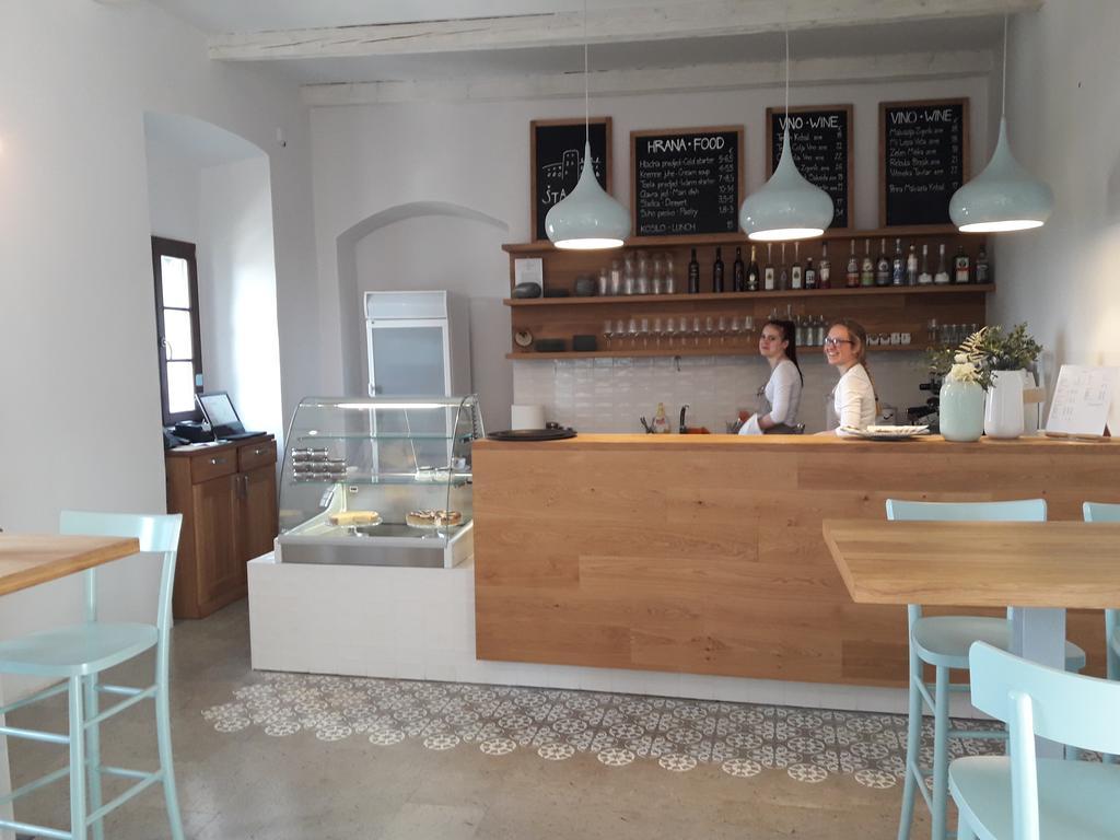 Apartment Valetovi Stanjel Ngoại thất bức ảnh